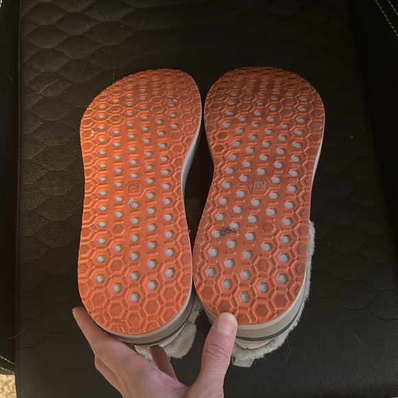 Deckers Lab bootie - Picture 4 of 4